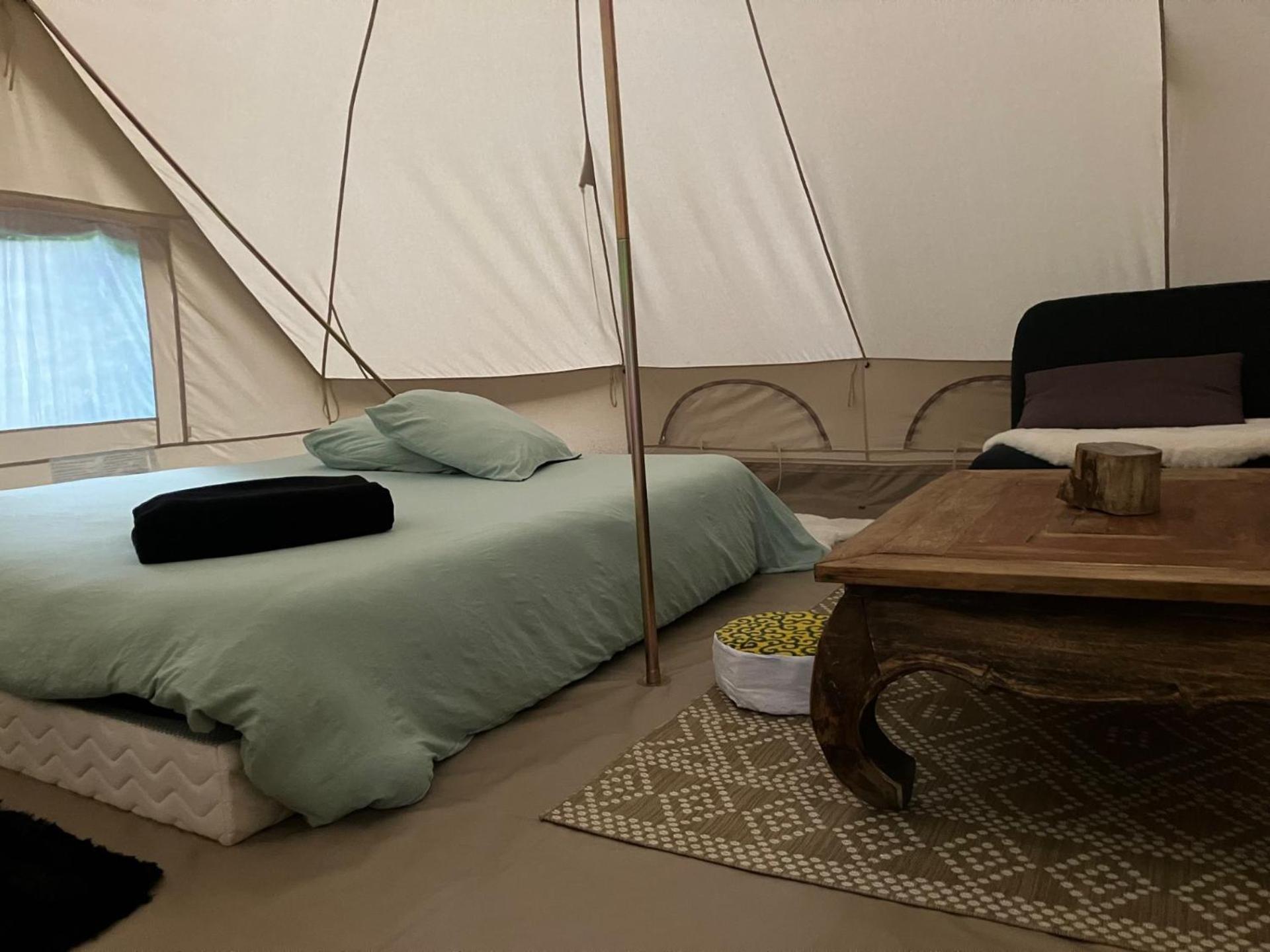 Grande Tente Tipi En Pleine Foret Burzet Exterior photo